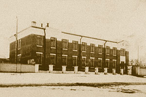 Проходная завода № 42 во время Великой Отечественной войны