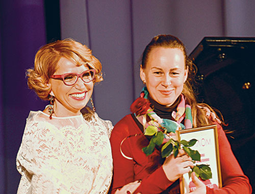 Ирина Цветкова поздравляет лауреатов акции