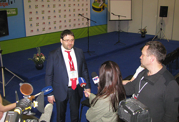 Андрей Левитан дает интервью